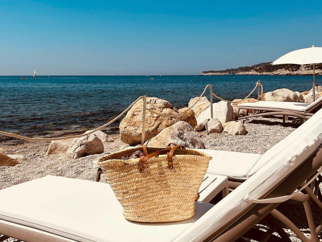 Beach Le Comptoir de la Plage, Cassis - Tariffs 2026 - MySunbed